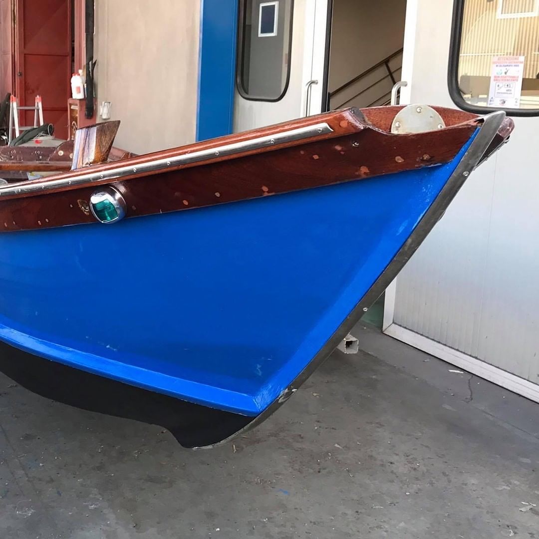 Sportmarine effettua il REFITTING completo della tua imbarcazione in vetroresina / legno, con la possibilità di personalizzare, ammodernare, migliorare visivamente o anche strutturalmente ogni parte costitutiva del mezzo 🛠🔝🚤

#sportmarine #refitting #vetroresina #legno #personalizzazione